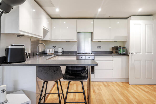 1425801-15-69b402...