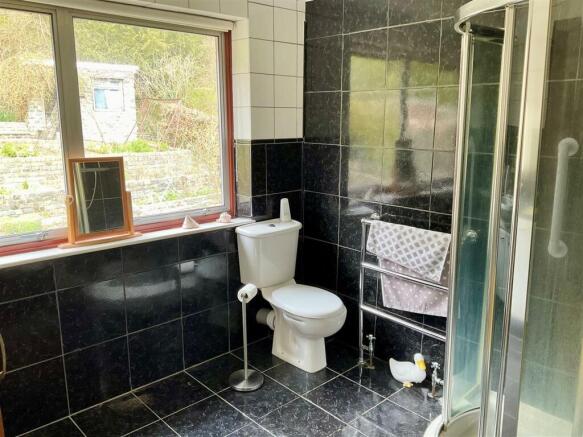 Shower Room.jpg