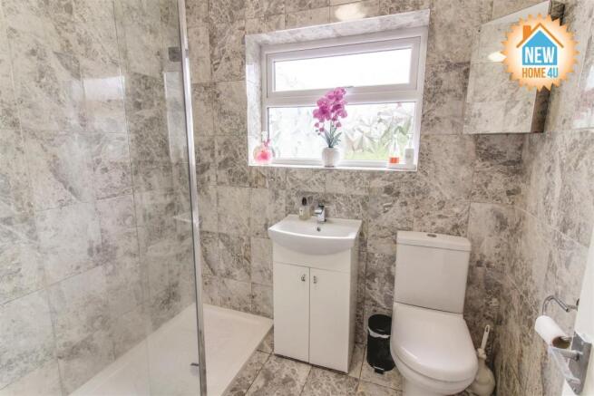 FAMILY BATHROOM: