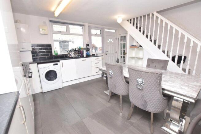 3 bed Town House for sale Image 4