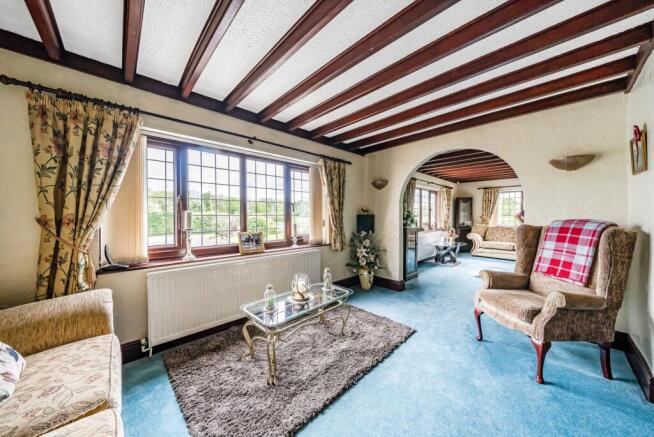 5 bed Detached for sale Image 8