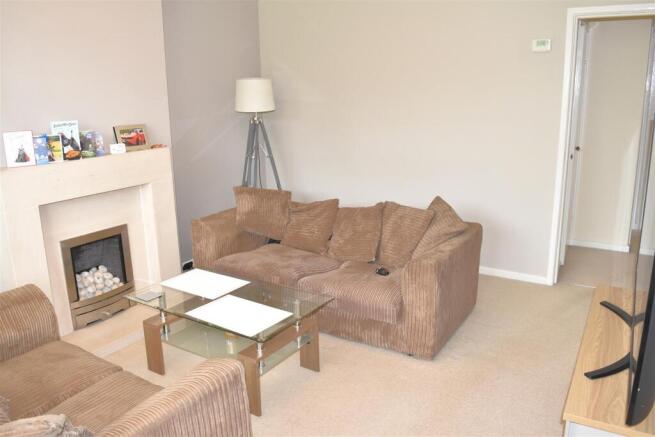 2 bed Semi-Detached Bungalow to rent Image 8