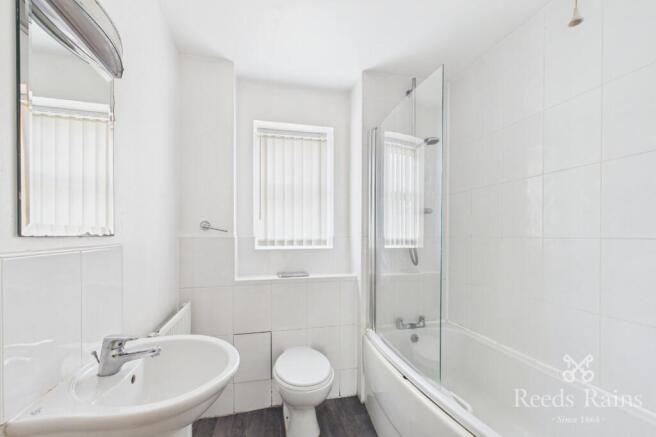 2 bed Apartment to rent Image 11