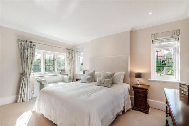 6 bed Detached for sale Image 11