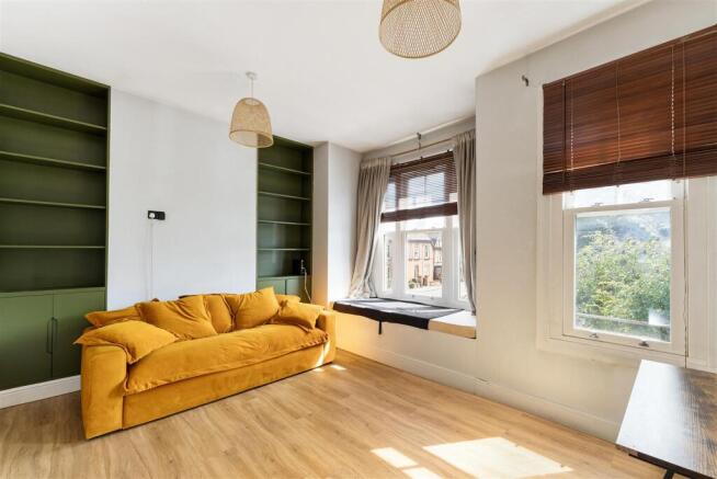 Gladstone Avenue, N22