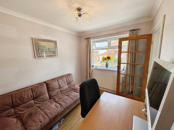4 bed Semi-Detached for sale Image 11