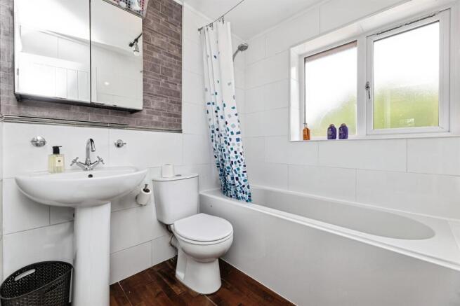 3 bed Semi-Detached for sale Image 6