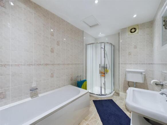 2 bed Flat for sale Image 12