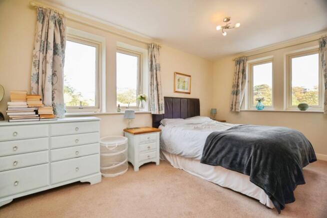 2 bed Flat for sale Image 7