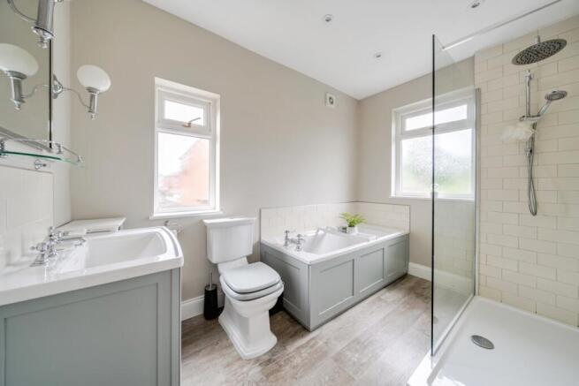 4 bed Semi-Detached for sale Image 9
