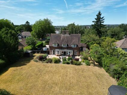 The Close, Farnham, GU9