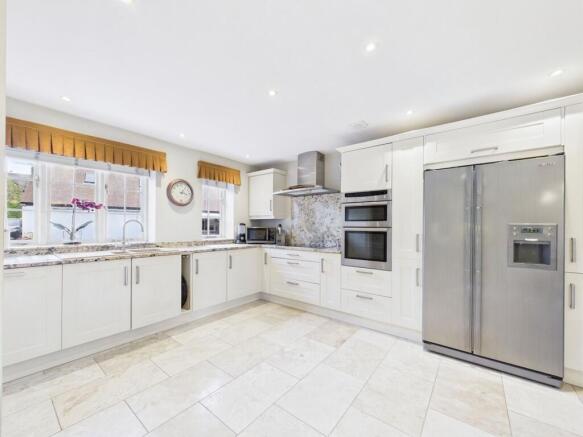 4 bed Detached for sale Image 7