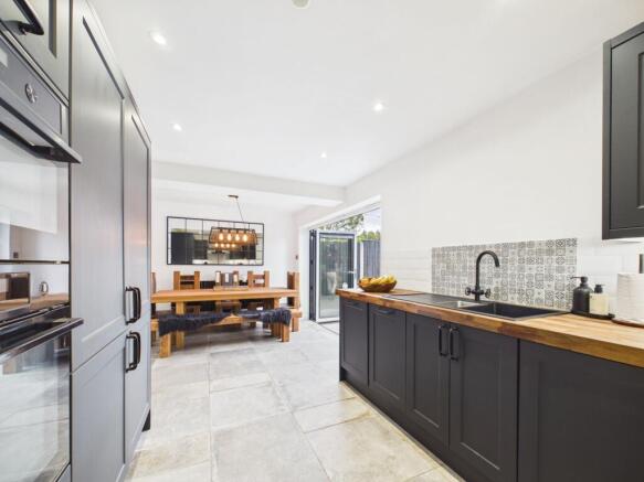 4 bed Detached for sale Image 7