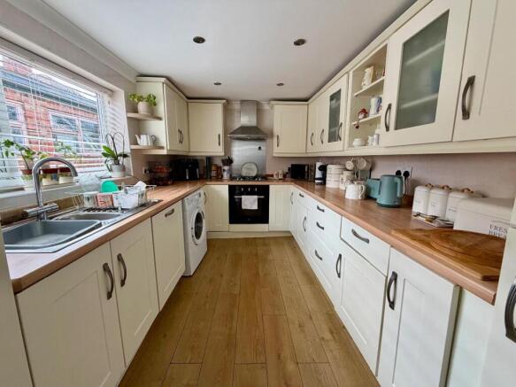 3 bed Semi-Detached for sale Image 4