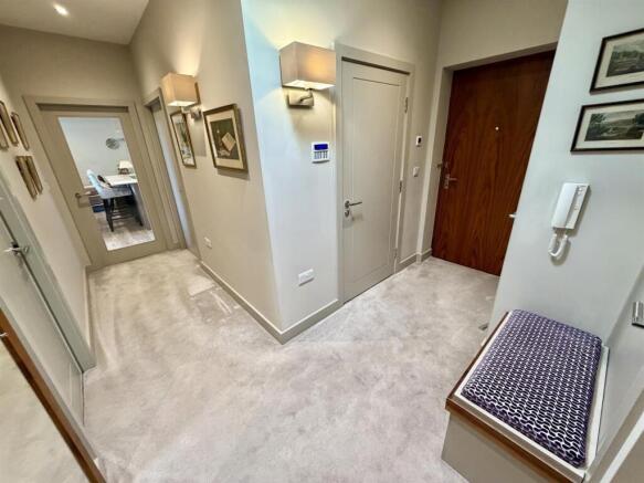2 bed Apartment for sale Image 4