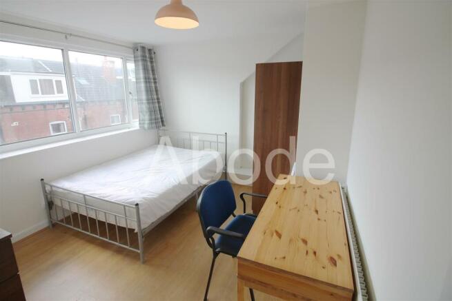 5 bed House to rent Image 7