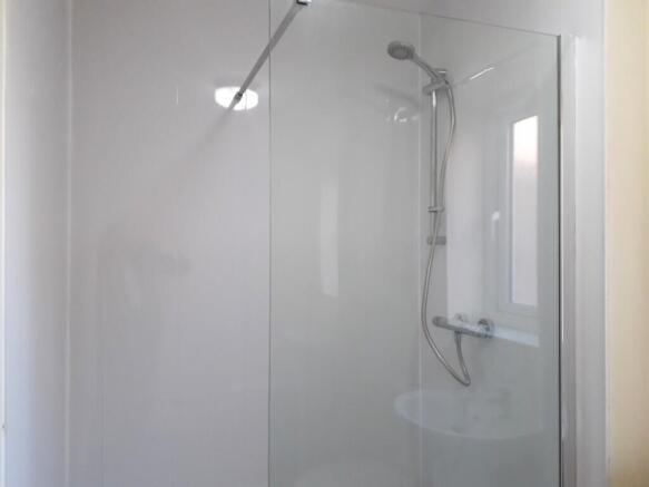 2 bed Town House to rent Image 7