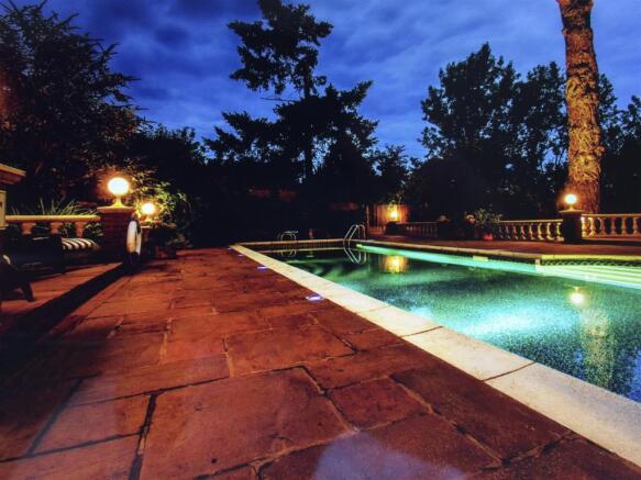 SWIMMING POOL11.jpg