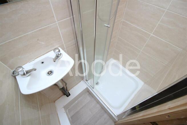 6 bed House to rent Image 5