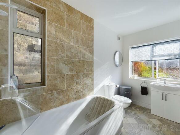Family Bathroom.jpg