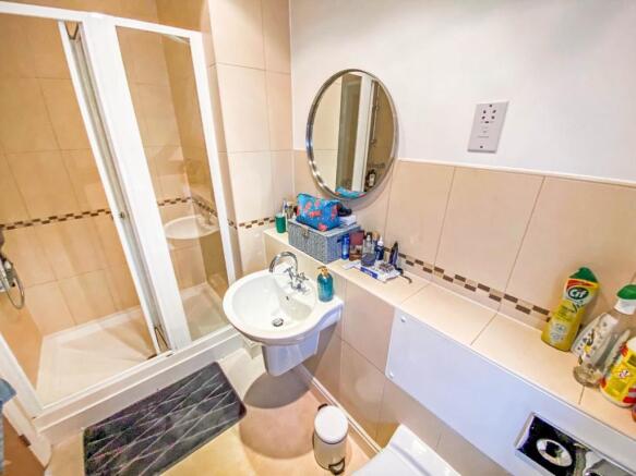 Bed1Ensuite.JPG