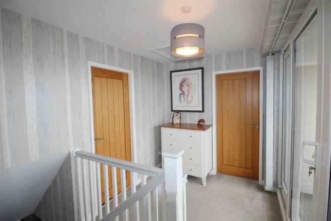Anson Close, 11 Landing.JPG