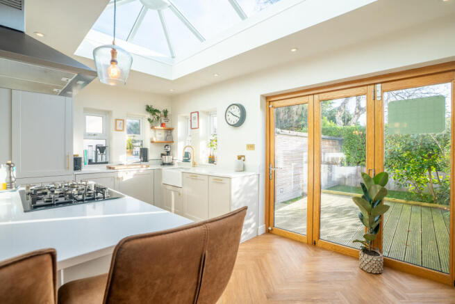 4 bed Semi-Detached for sale Image 11
