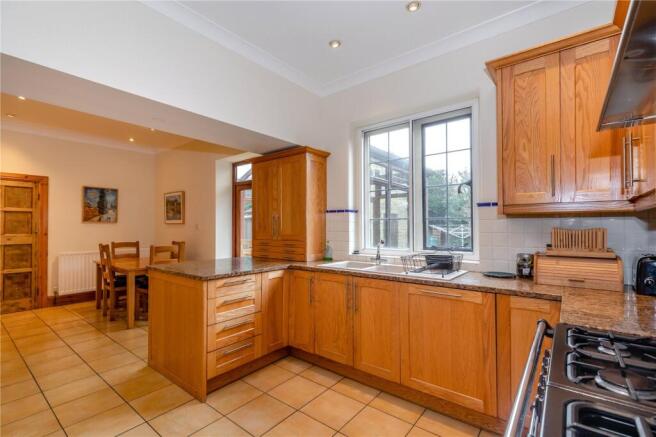 7 bed Detached for sale Image 9