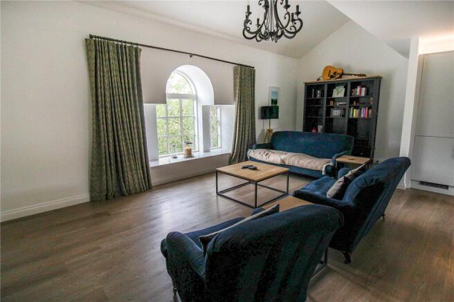 2 bed Apartment for sale Image 5