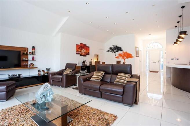 LIVING/DINING ROOM/K