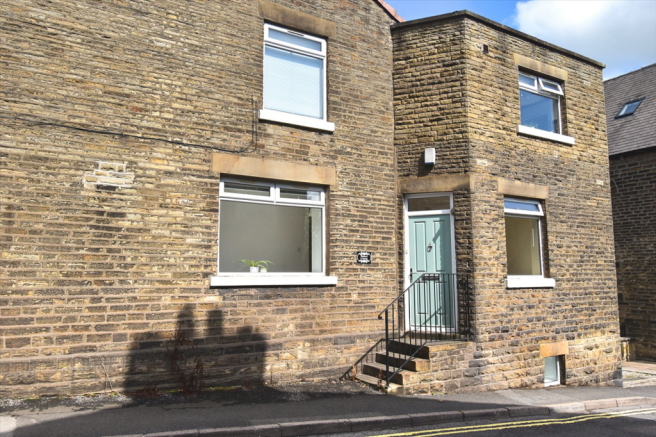 2-bed flat on 2 Station Road, Furness Vale, SK23, £185,000