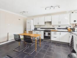 3a, Robin Parade, Beaconsfield Road, Slough SL2 3QL