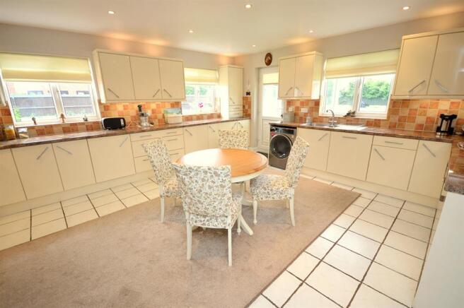 KITCHEN/DINER