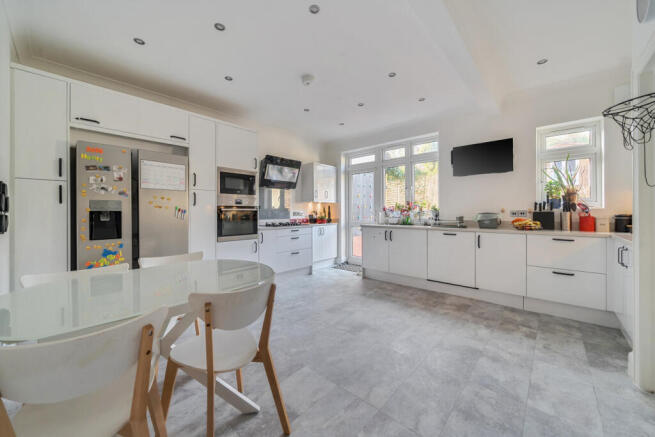 1403610-9-697cd6c...