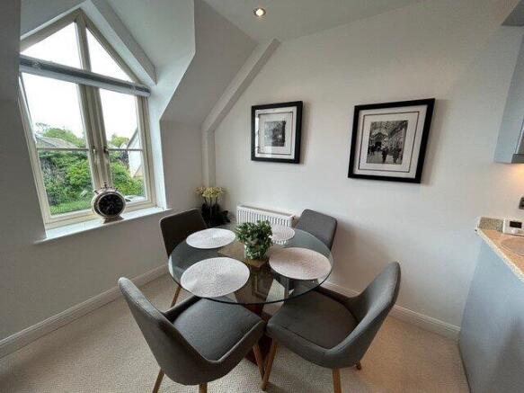 2 bed Apartment to rent Image 9