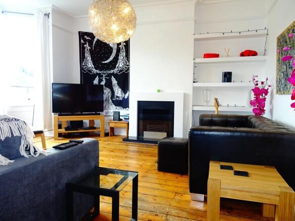 3 bed Apartment to rent Image 4