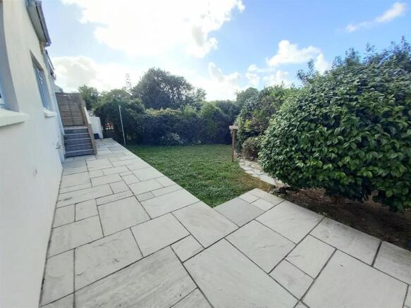 2 Moreton Park Garden.jpg