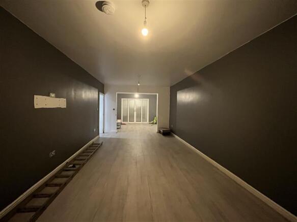 6 bed Detached for sale Image 7