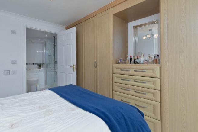 2 bed Apartment for sale Image 12
