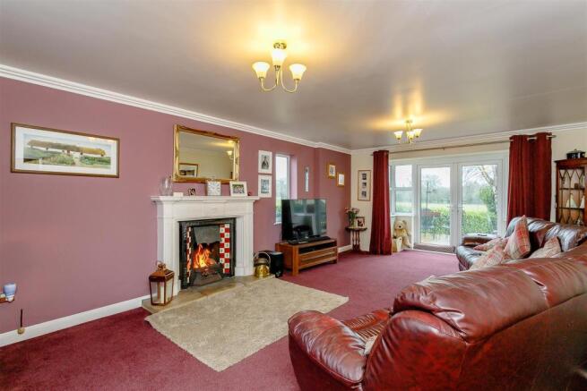 8377151-interior13.jpg