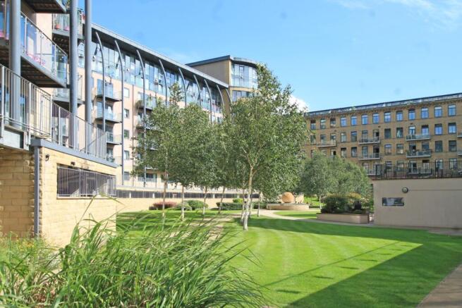 2 bed Flat for sale Image 10