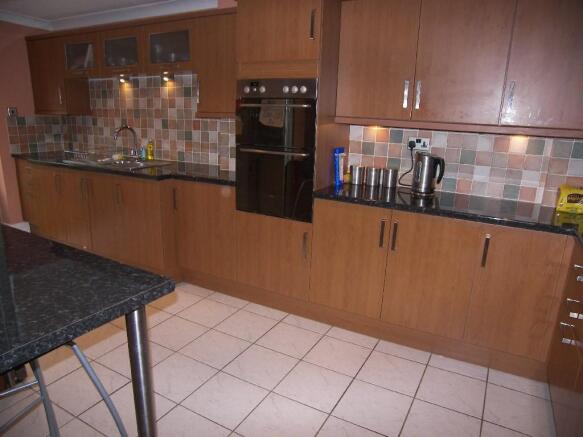 KITCHEN/BREAKFAST