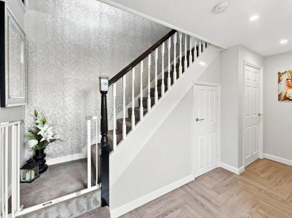 4 bed Detached for sale Image 5
