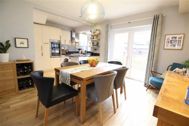 OPEN PLAN DINING ROOM/KITCHEN