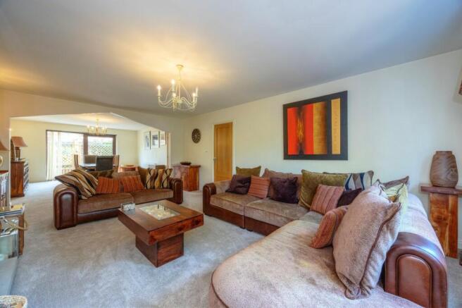 4 bed Detached for sale Image 5