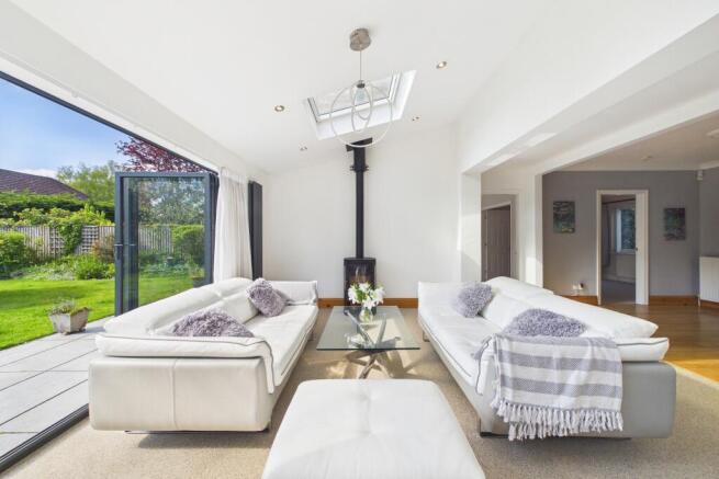 5 bed Detached for sale Image 5