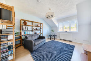 Flat 6, 15 Headley House, St Johns Terrace Road, Redhill RH1 6HS