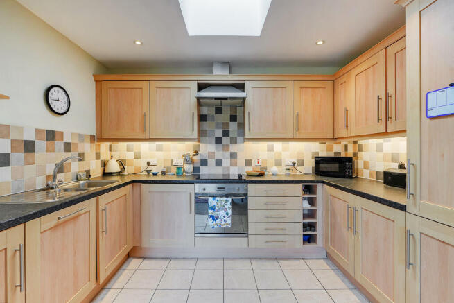 2 bed Retirement Property for sale Image 9