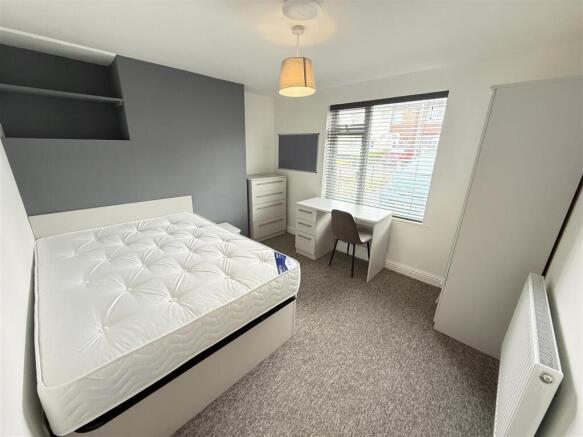 Bedroom 1.JPG