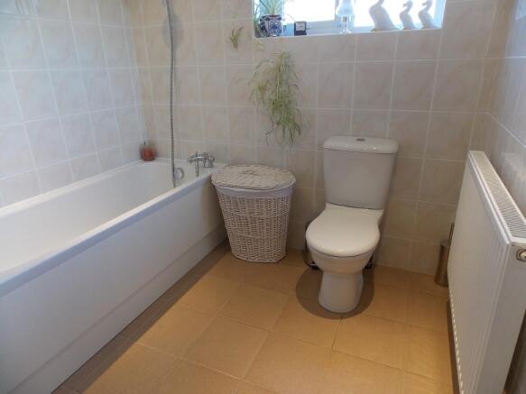 Bath/shwer rm/wc x 2
